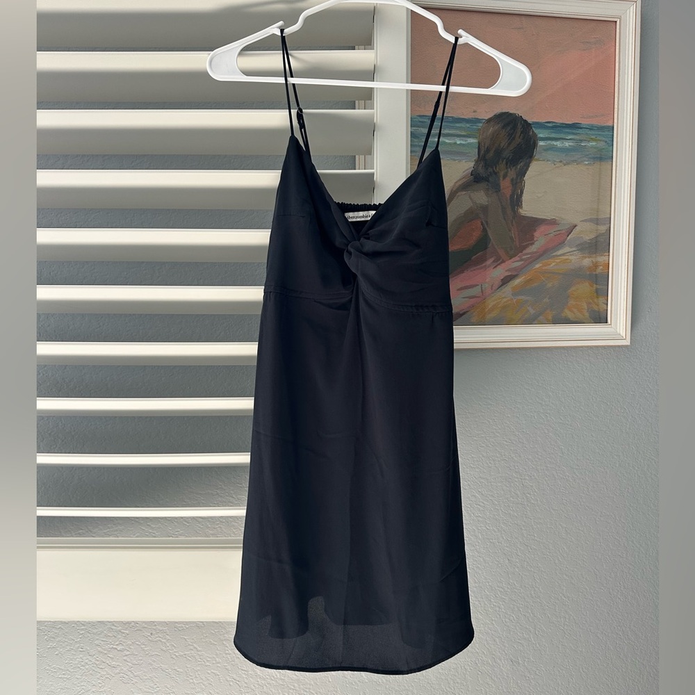 Abercrombie & Fitch Twist Front Elegant Black Slip Dress. Size XS. Black. NWT